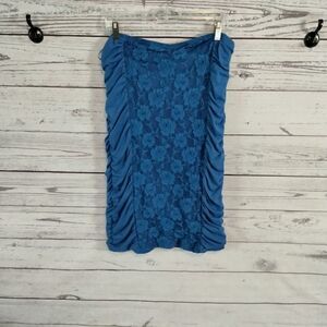 "Cross Over" woman's strapless dress